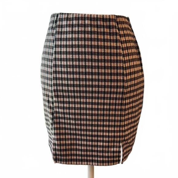 Belle du Jour Plaid Mini Skirt - Stylish & Chic - Picture 1 of 6